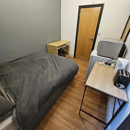 Double En Suit Room In Levenshulme Manchester Exteriör bild